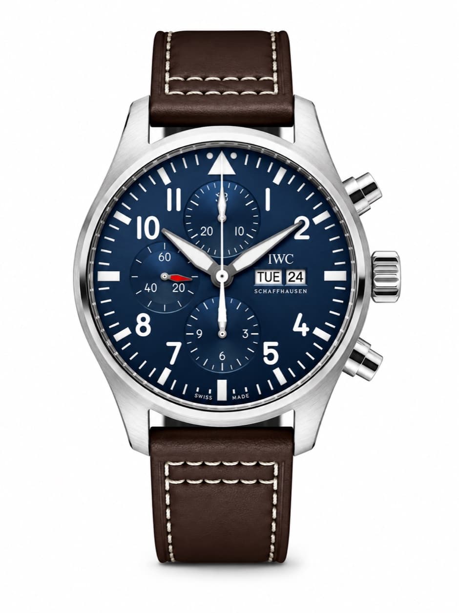Reloj IWC Pilot's Watch Chronograph con esfera azul y correa de cuero café